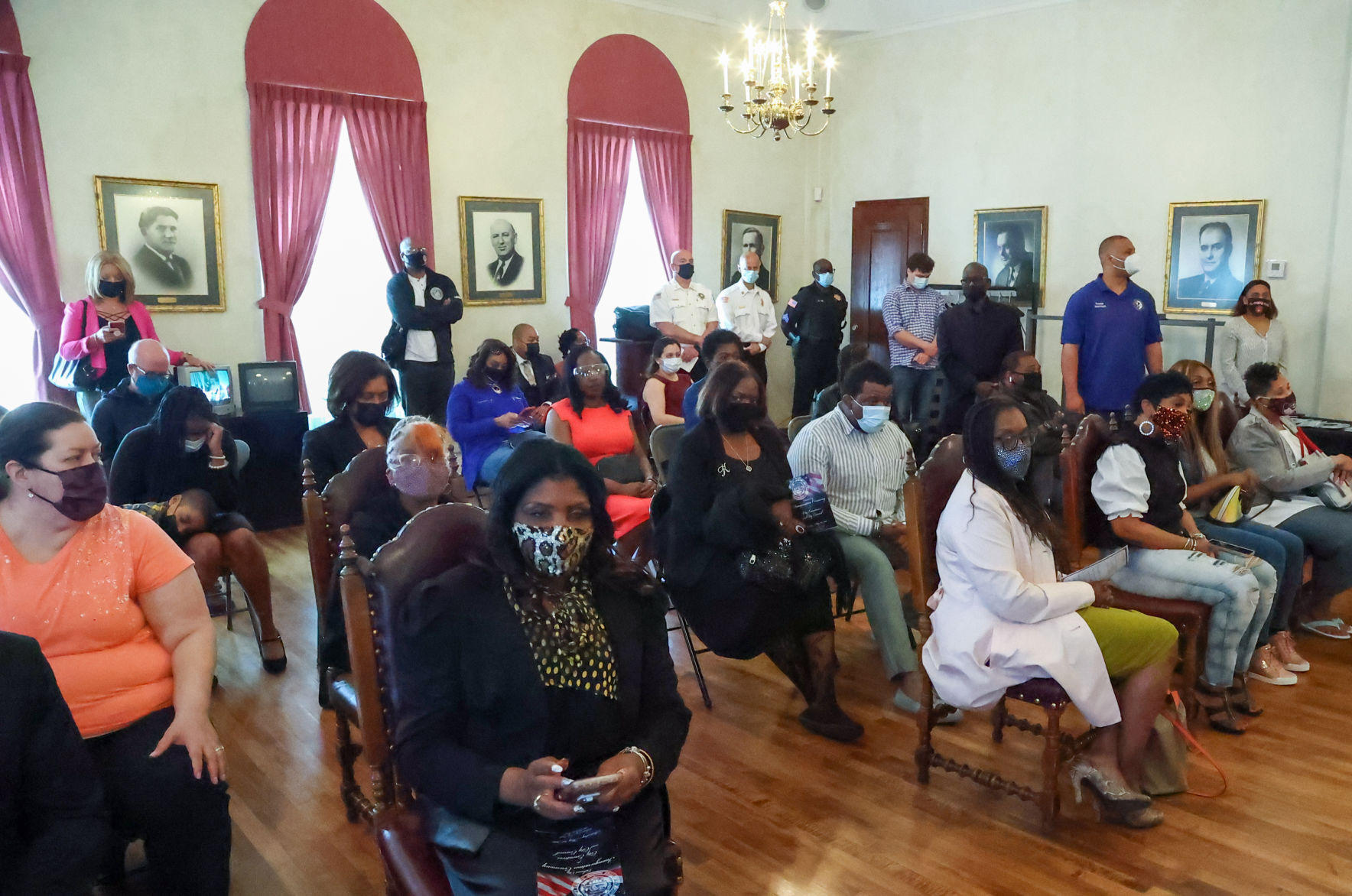 Swearing in of Thaddeus Jones as the first black mayor of Calumet City